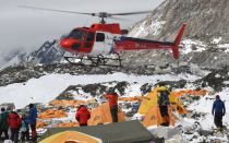terremoto in Nepal: soccorsi al campo base sull'Everest